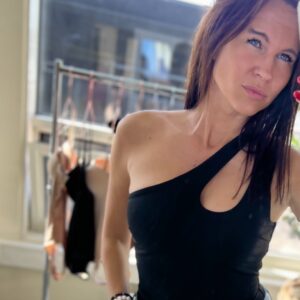 Body Mia (salendava efektiga, must)